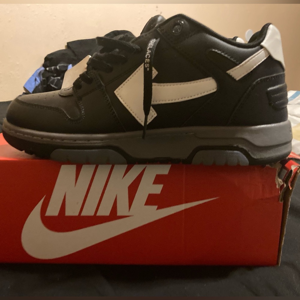 “OFF WHITES”